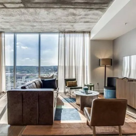 2 Bedroom Lux Panoramic View - Rainey